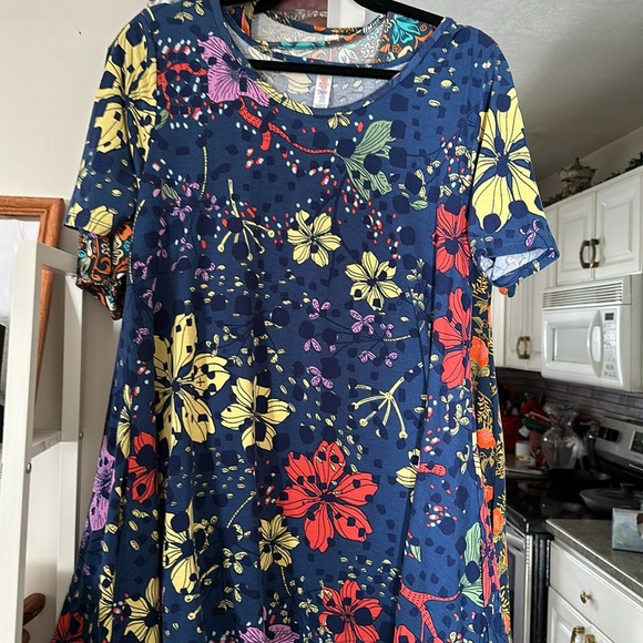 LuLaRoe 4 Perfect Tunics Women size M - (fits L-XL) lot of 4 shirts - Picture 2 of 4